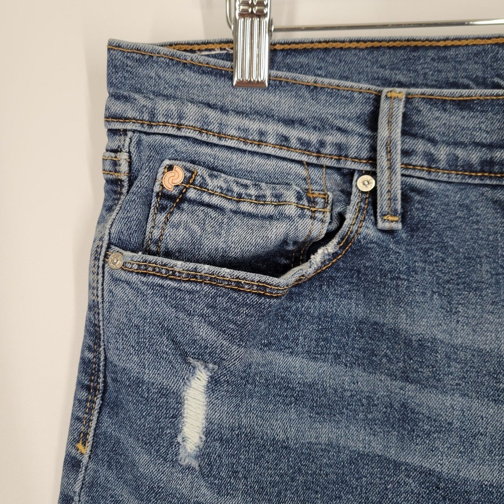 DENIZEN from Levi's Mom Jean Distressed Medium Wash Blue Denim Size 31 x 25 - Picture 4 of 11